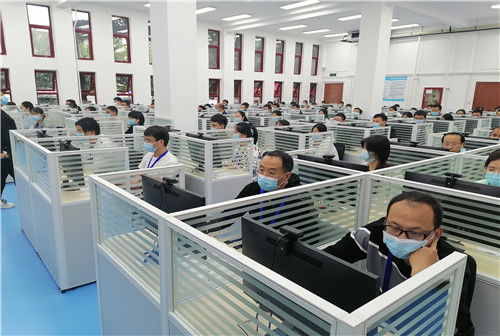 继续教育学院斥资百万进行计算机房改造升级，为业务拓展提供硬件保障